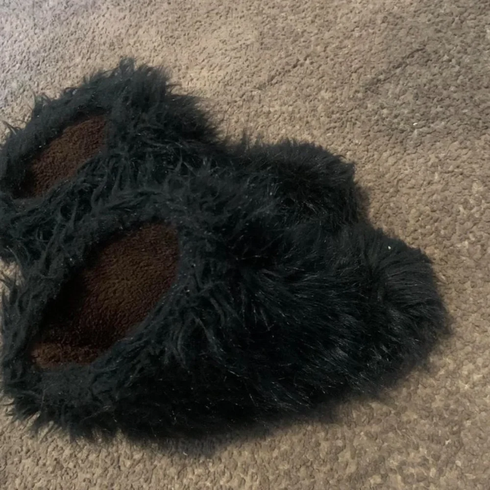 Cozy Black Fuzzy Slippers